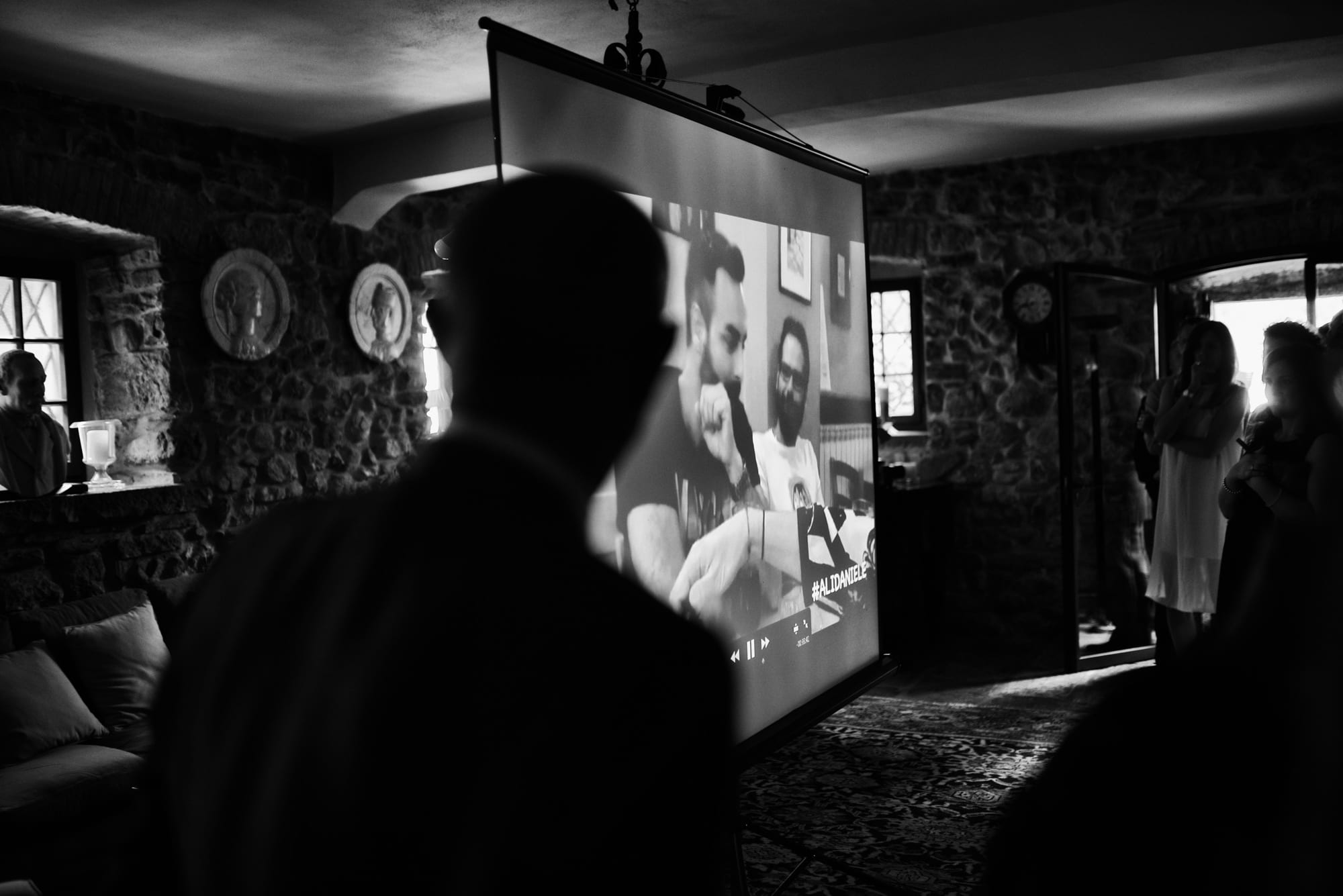 matrimonio al castello di rossino proiezione filmino sposi