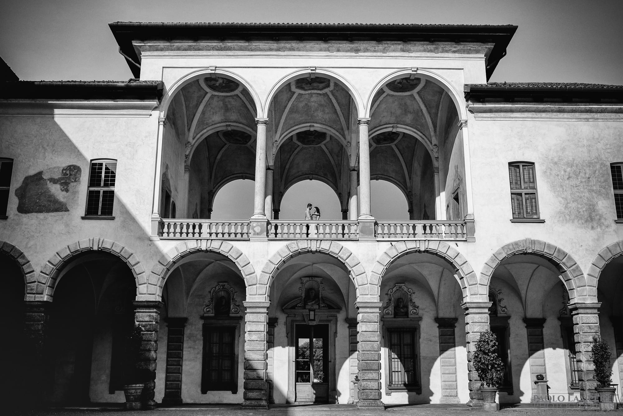 Engagement Palazzo Arese Borromeo varese saronno como milano servizio fotografico prematrimoniale ritratti intimo romantico moderno artistico creativo photographer lamperti
