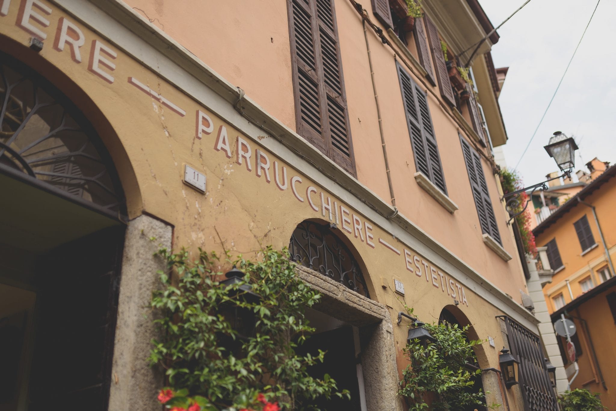 Paolo Lamperti Photographer Fotografo Varese Elegante matrimonio Lido di Lenno preparazione sposa
