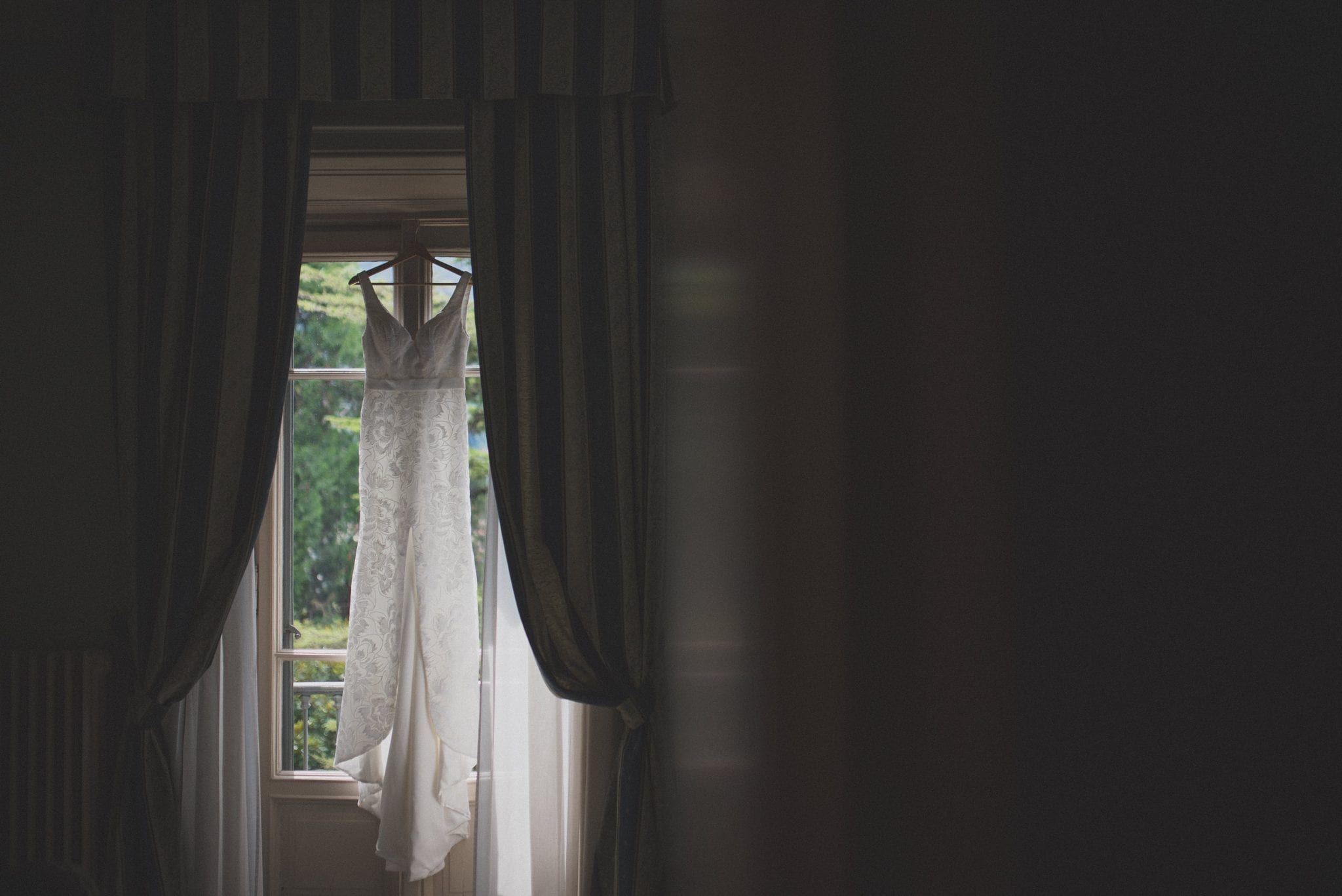 Paolo Lamperti Photographer Fotografo Varese Elegante matrimonio Lido di Lenno preparazione sposa
