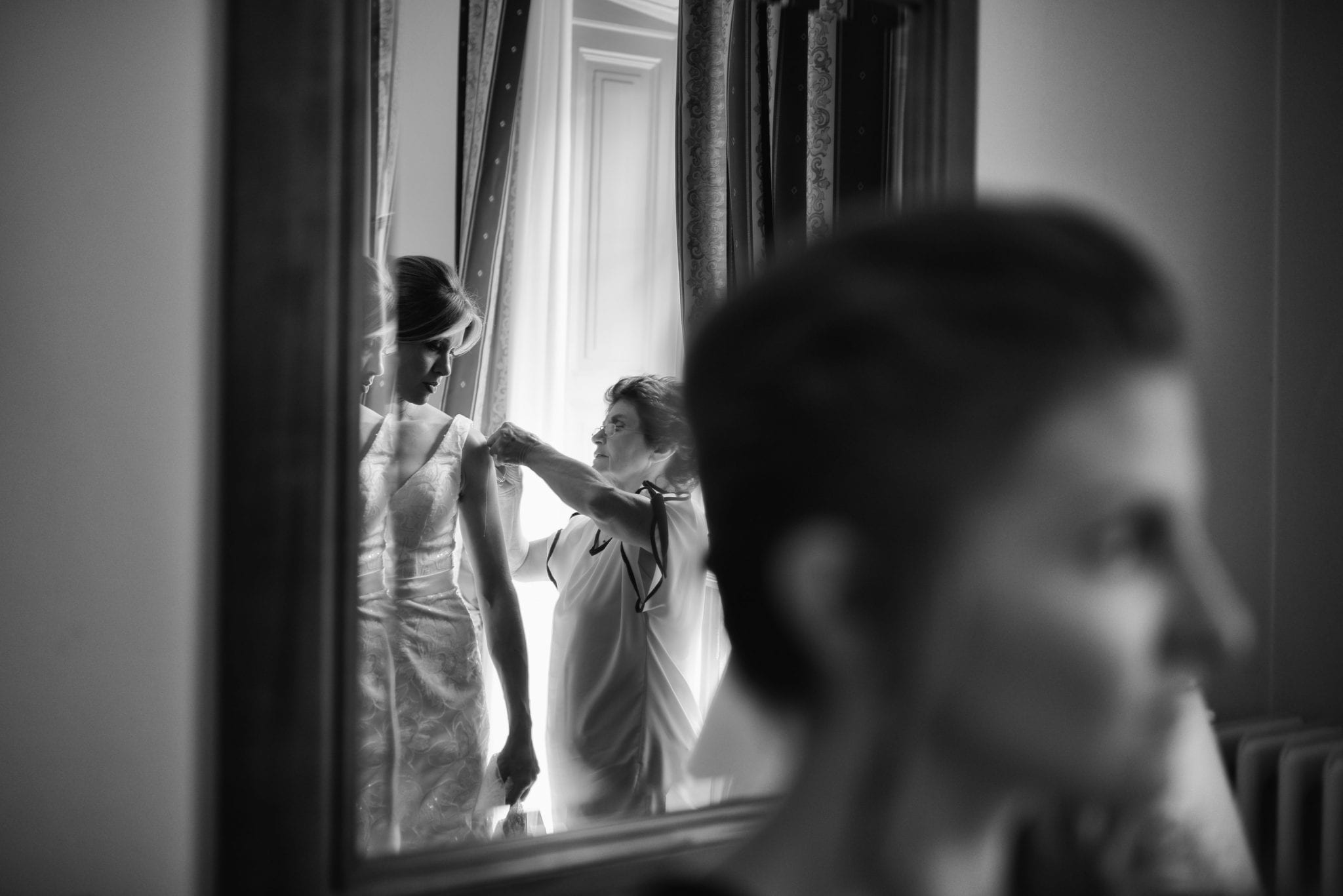 Paolo Lamperti Photographer Fotografo Varese Elegante matrimonio Lido di Lenno preparazione sposa