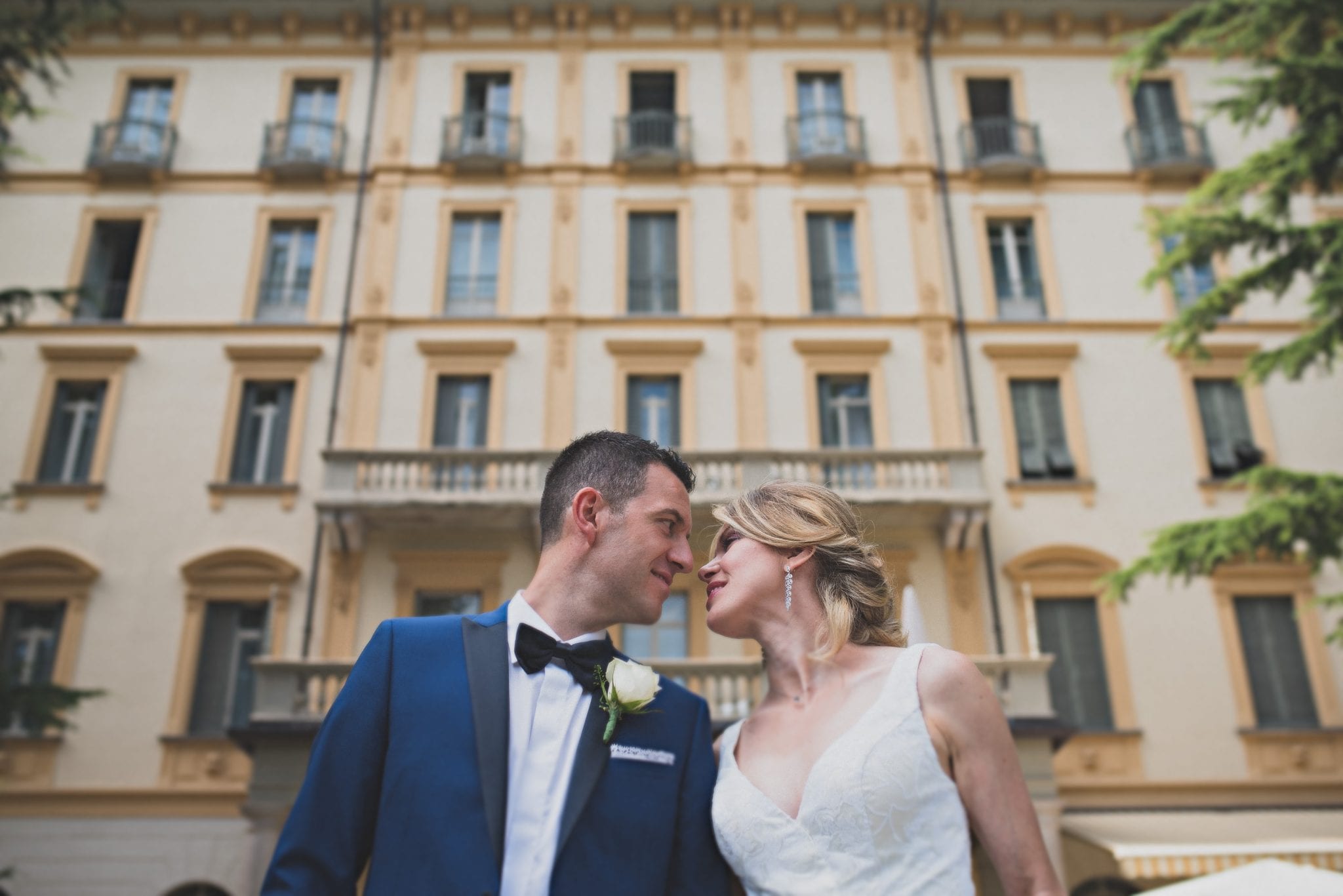 Paolo Lamperti Photographer Fotografo Varese Elegante matrimonio Lido di Lenno ritratto sposi