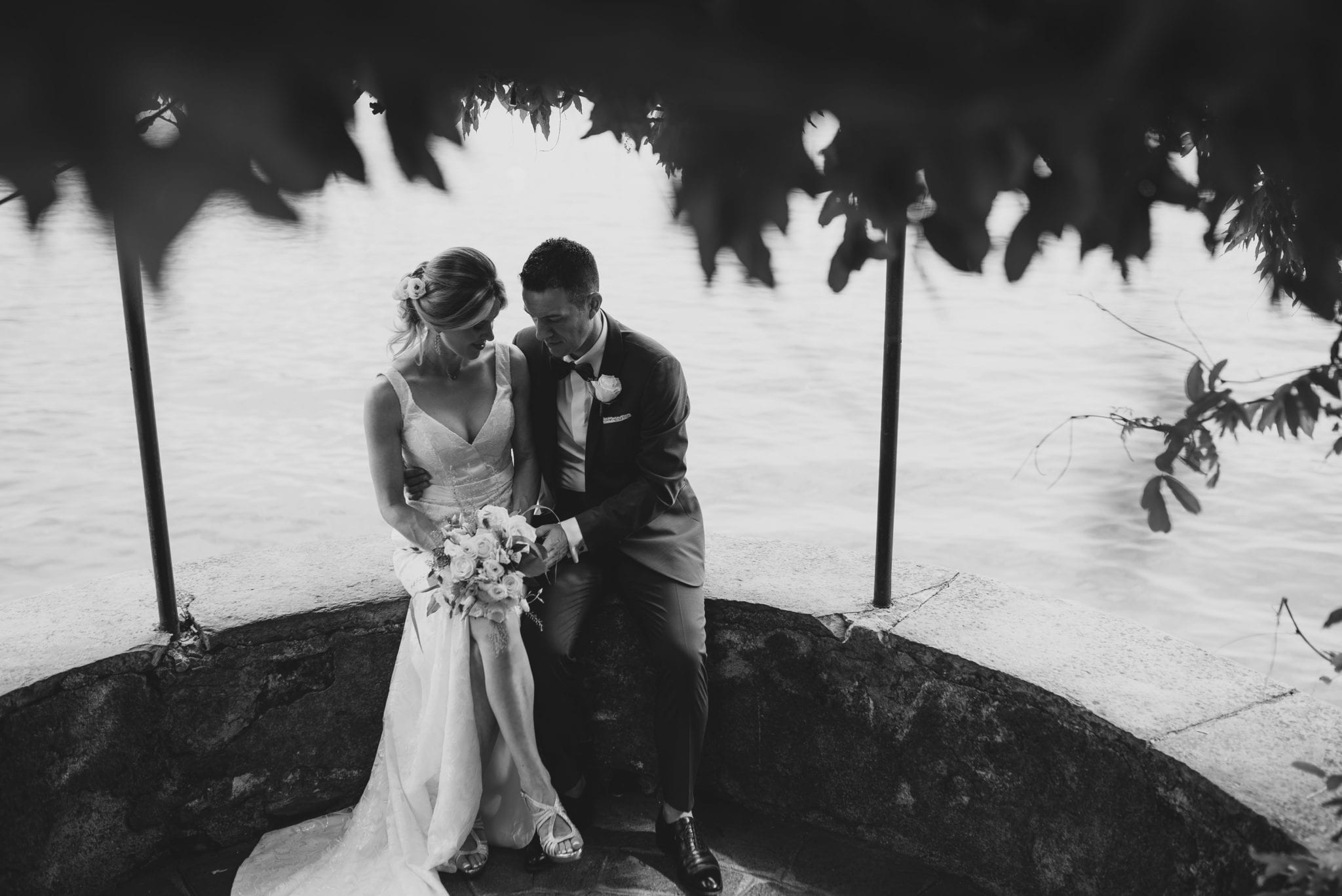 Paolo Lamperti Photographer Fotografo Varese Elegante matrimonio Lido di Lenno ritratto sposi