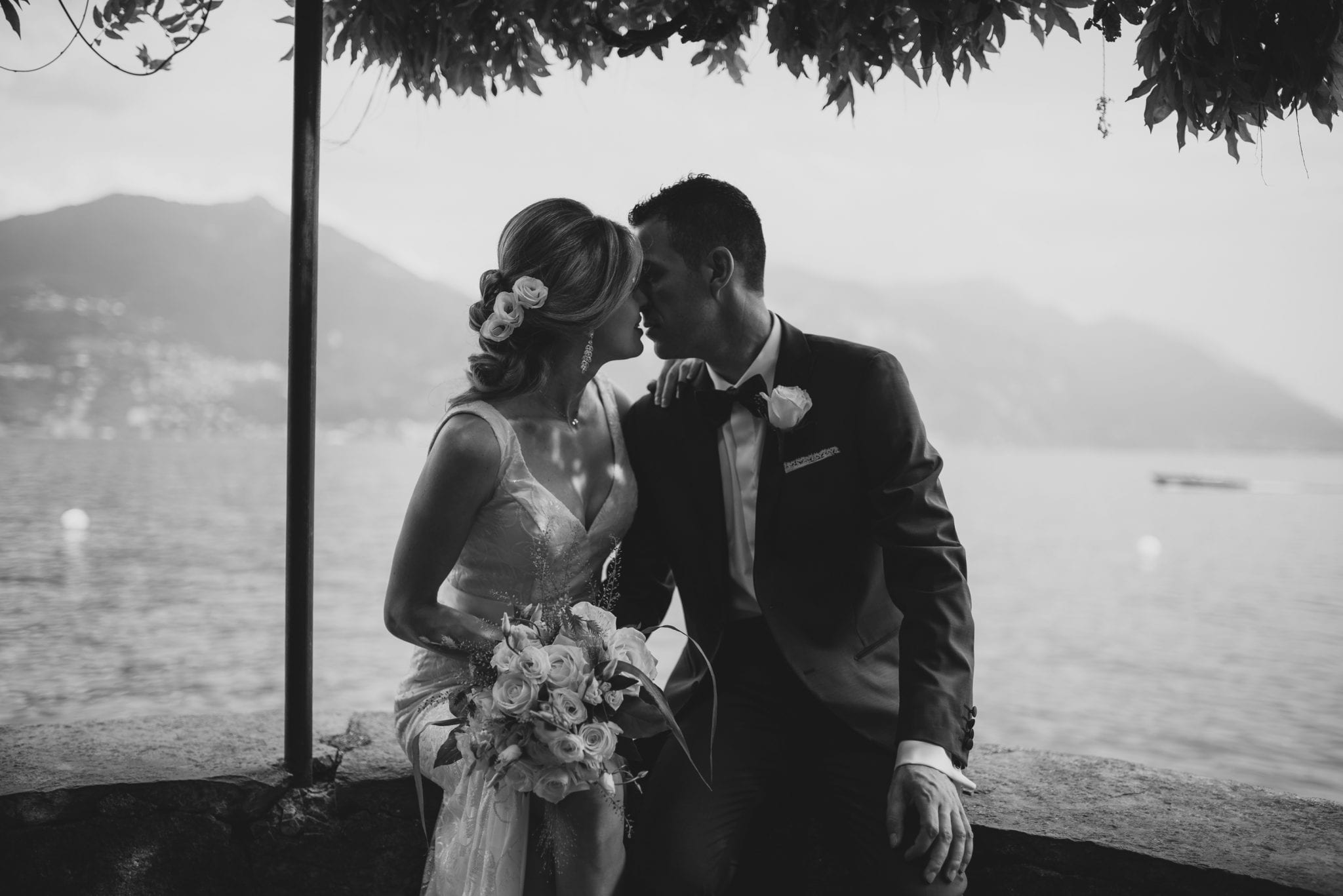 Paolo Lamperti Photographer Fotografo Varese Elegante matrimonio Lido di Lenno ritratto sposi