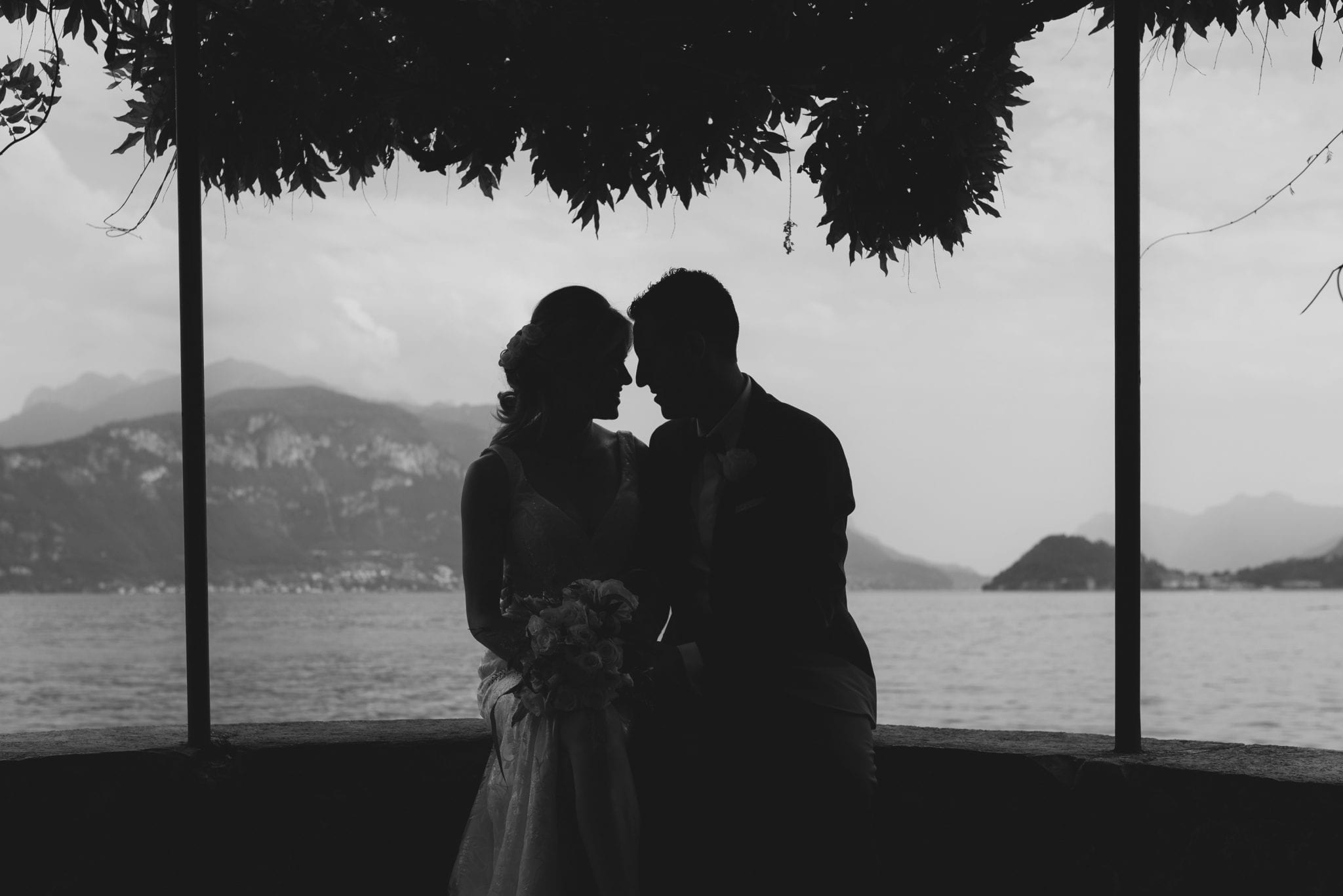 Paolo Lamperti Photographer Fotografo Varese Elegante matrimonio Lido di Lenno ritratto sposi