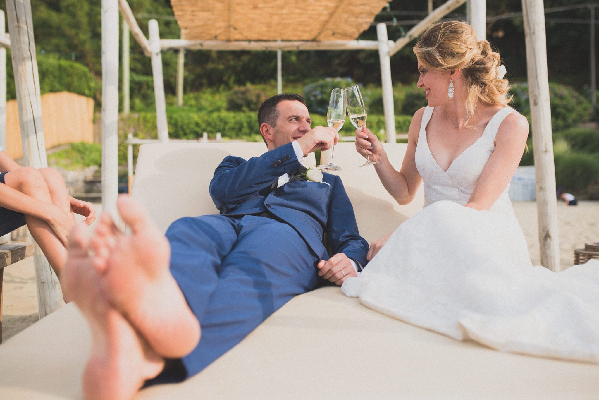 Paolo Lamperti Photographer Fotografo Varese Elegante matrimonio Lido di Lenno ritratto sposi in spiaggia