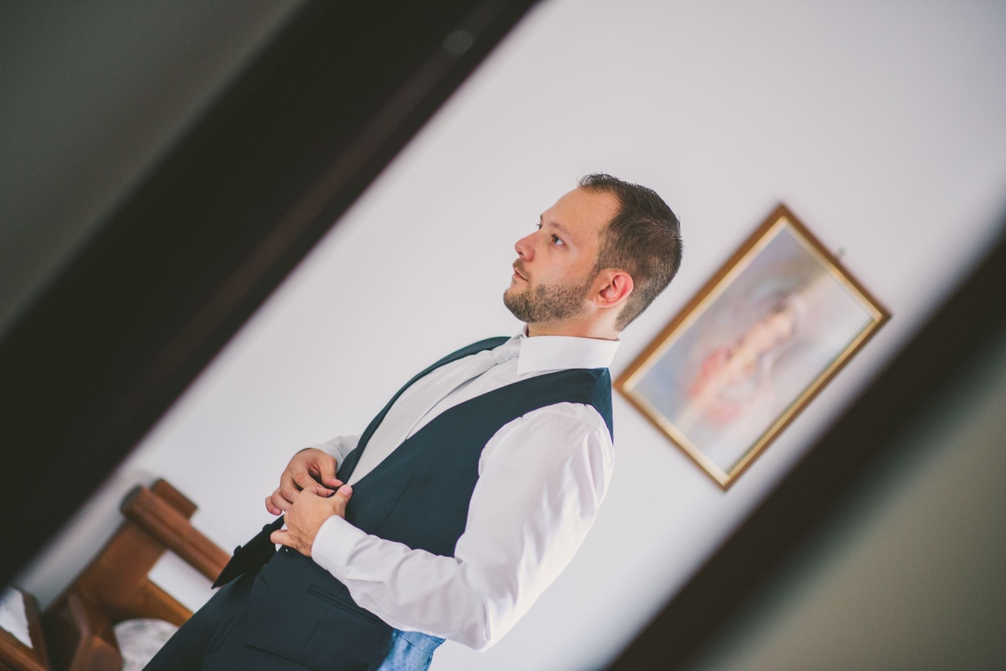 Elegante Matrimonio La Limonera Rovellasca preparazione sposo