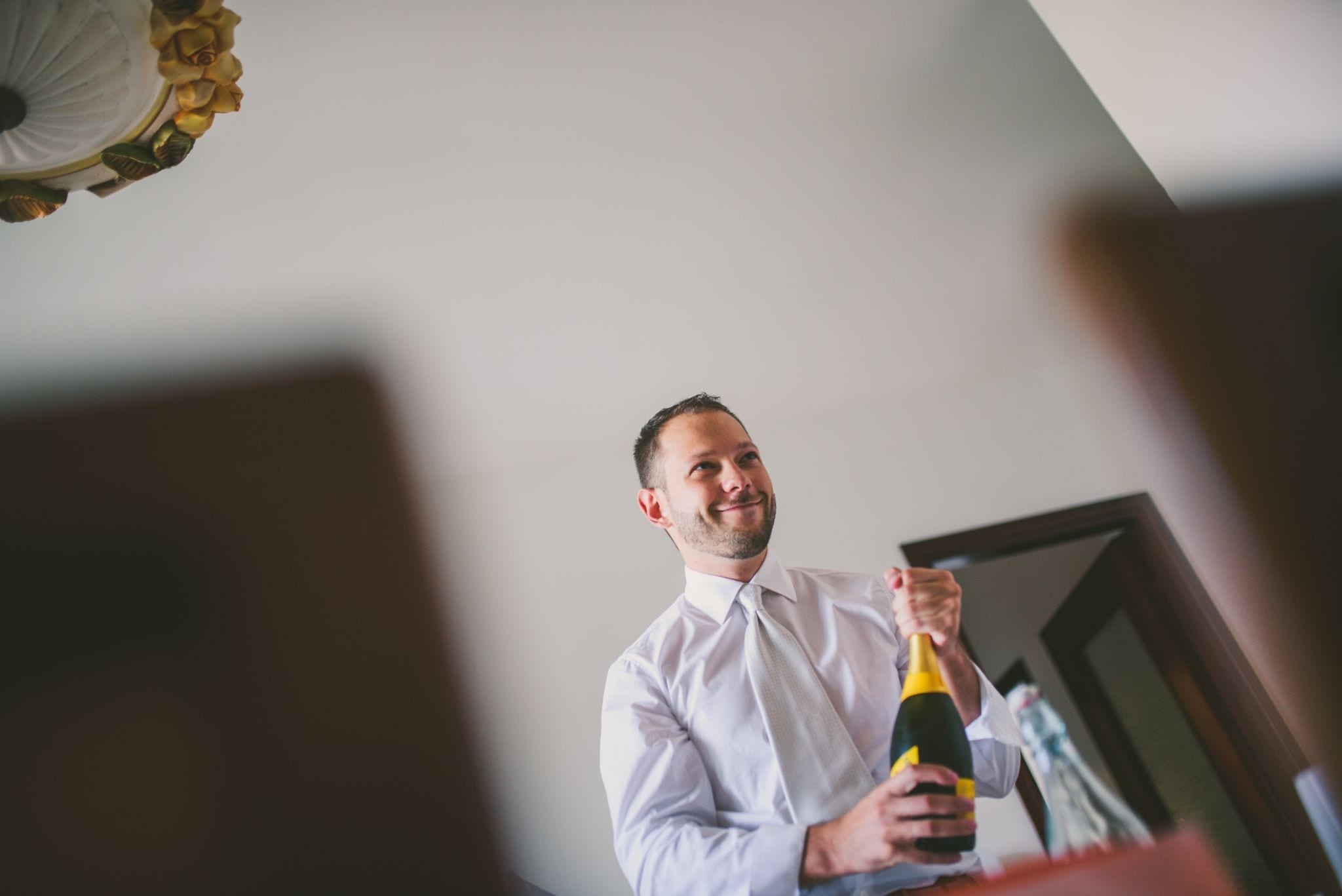 Elegante Matrimonio La Limonera Rovellasca preparazione sposo