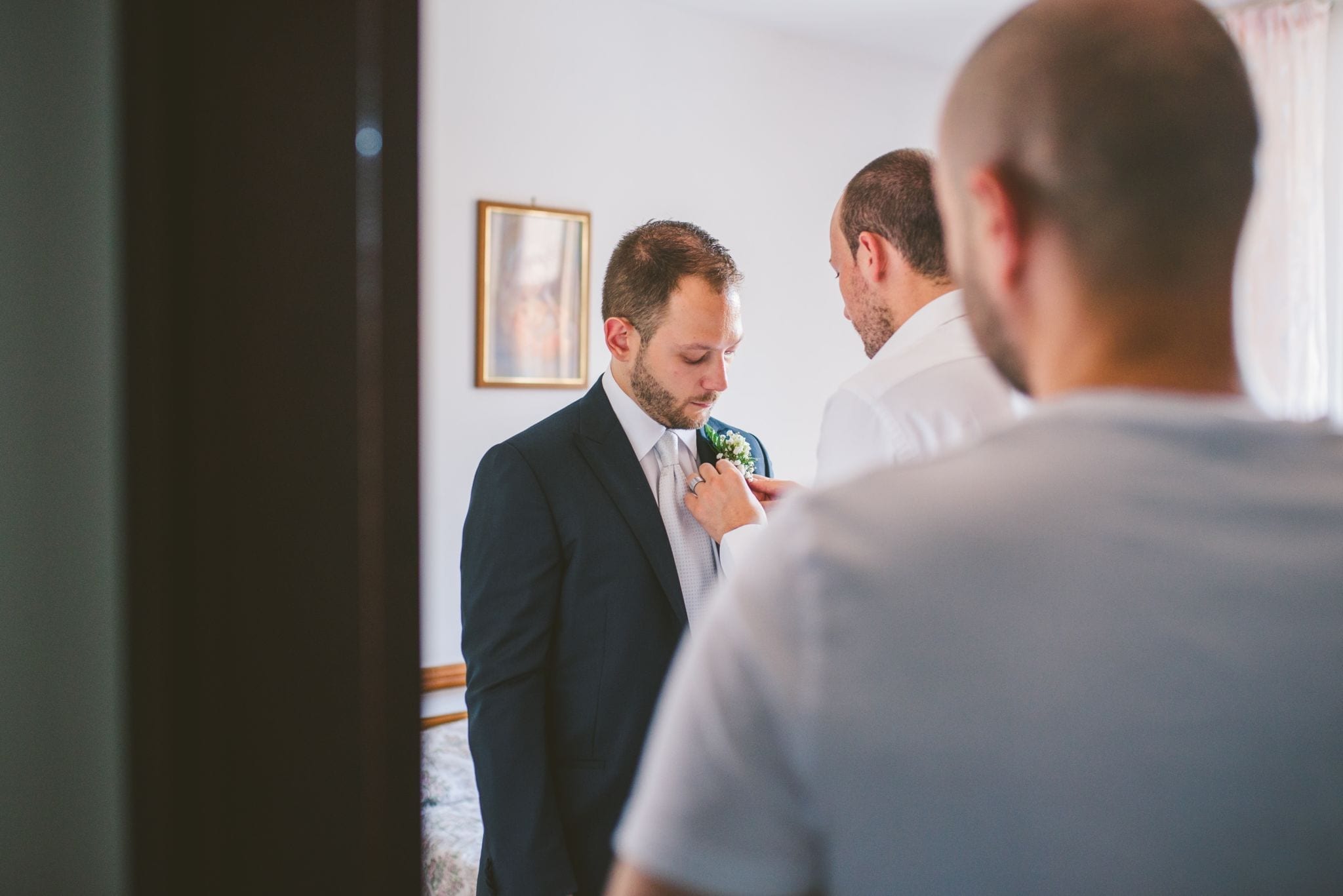 Elegante Matrimonio La Limonera Rovellasca preparazione sposo