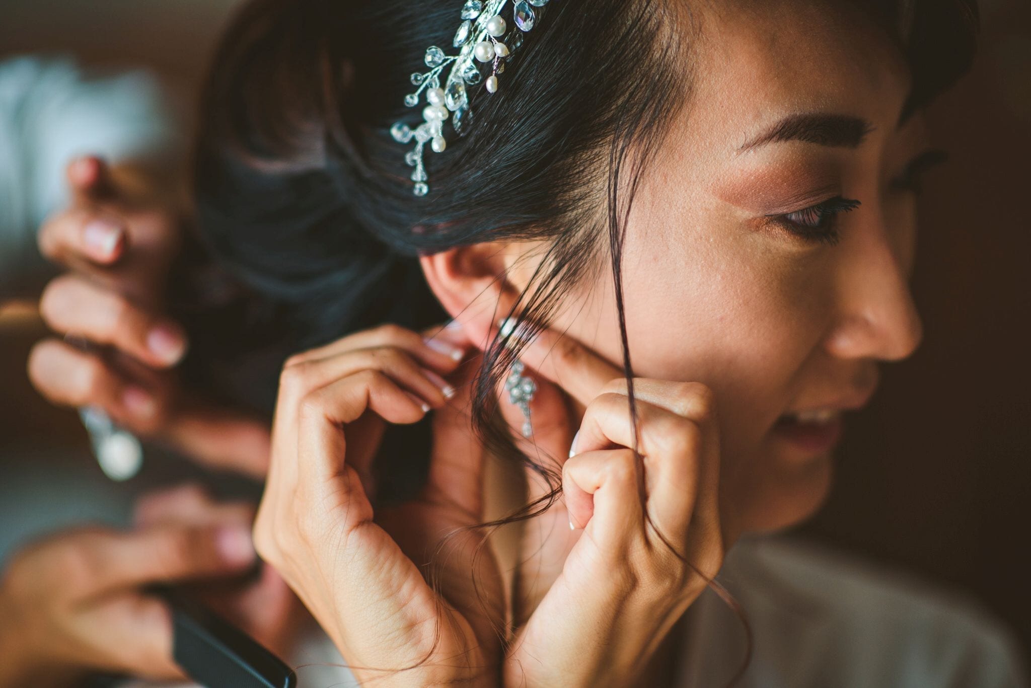 Matrimonio Wedding Photographer Paolo Lamperti Milano Varese Como Lake Destination Wedding Elegante Matrimonio a Villa Parravicini preparazione sposa