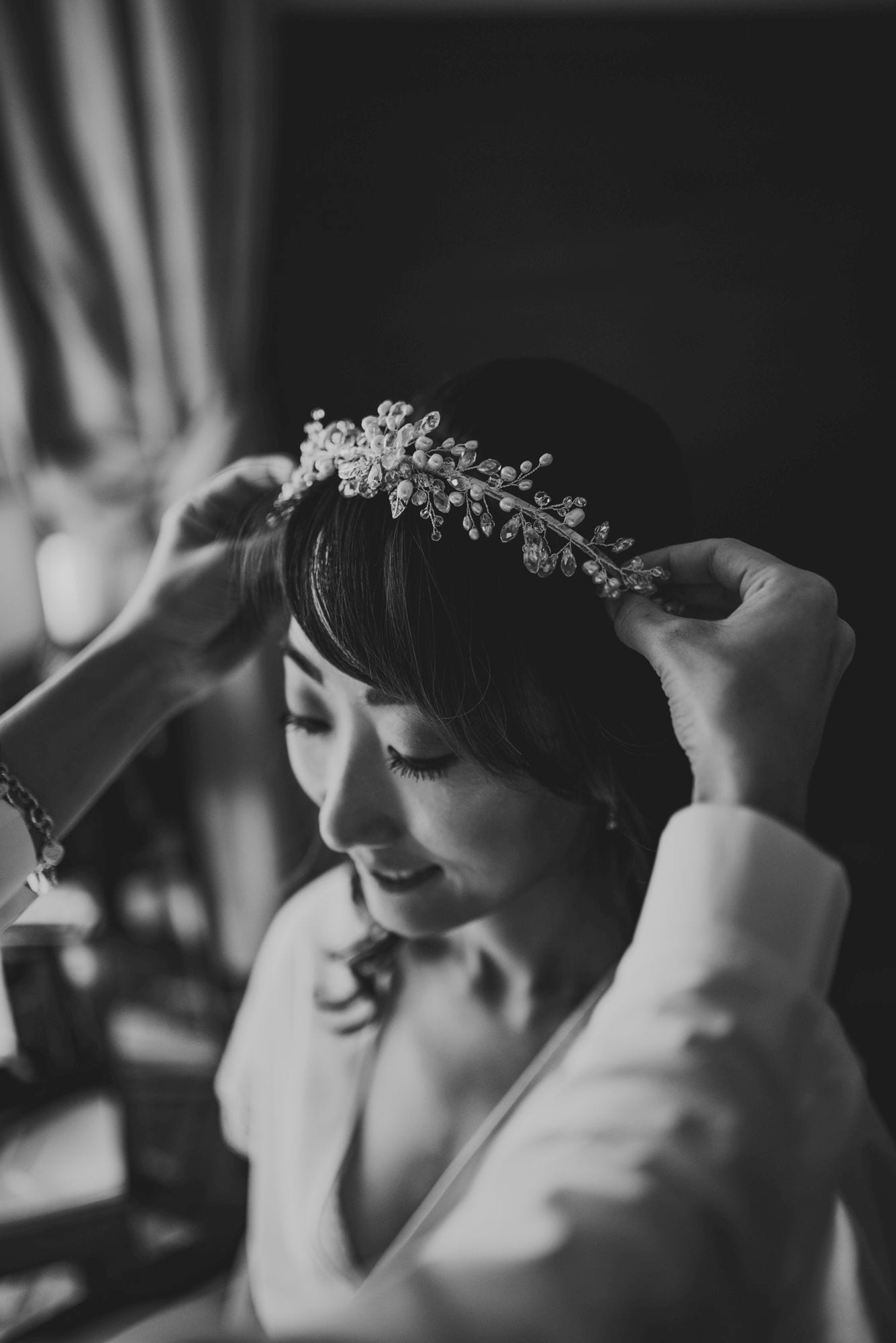 Matrimonio Wedding Photographer Paolo Lamperti Milano Varese Como Lake Destination Wedding Elegante Matrimonio a Villa Parravicini preparazione sposa