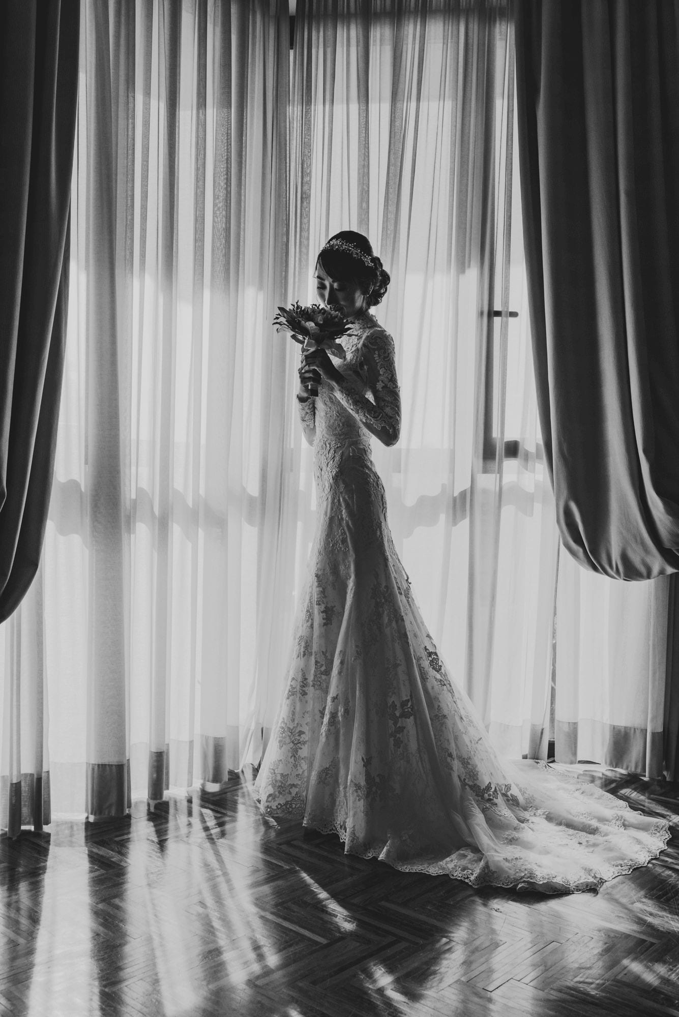 Matrimonio Wedding Photographer Paolo Lamperti Milano Varese Como Lake Destination Wedding Elegante Matrimonio a Villa Parravicini preparazione sposa