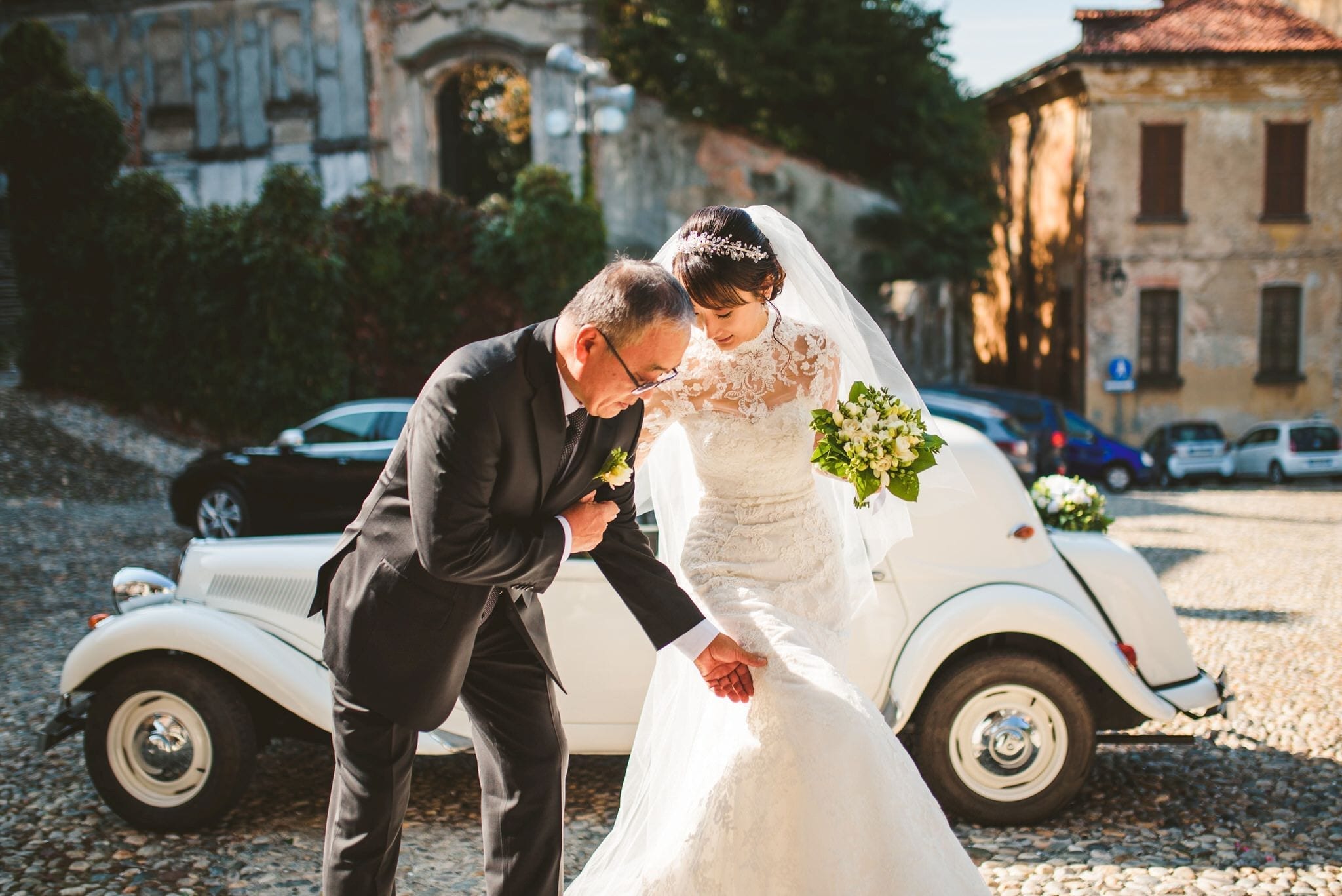 Matrimonio Wedding Photographer Paolo Lamperti Milano Varese Como Lake Destination Wedding Elegante Matrimonio a Villa Parravicini cerimonia chiesa arrivo sposa