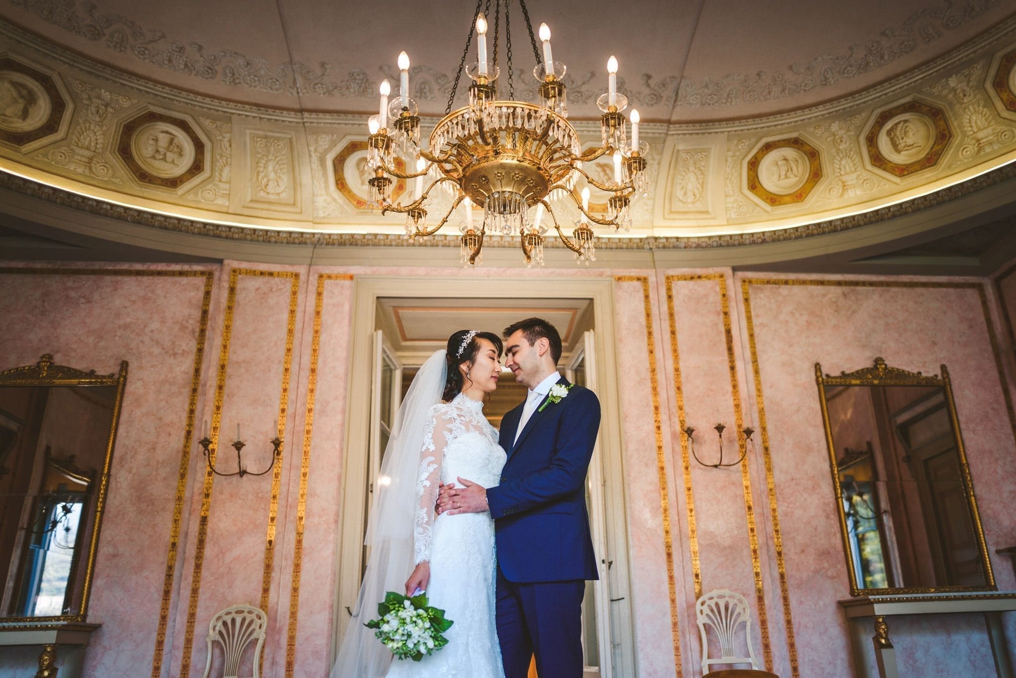 Matrimonio Wedding Photographer Paolo Lamperti Milano Varese Como Lake Destination Wedding Elegante Matrimonio a Villa Parravicini ritratto sposi sposa każakistan 