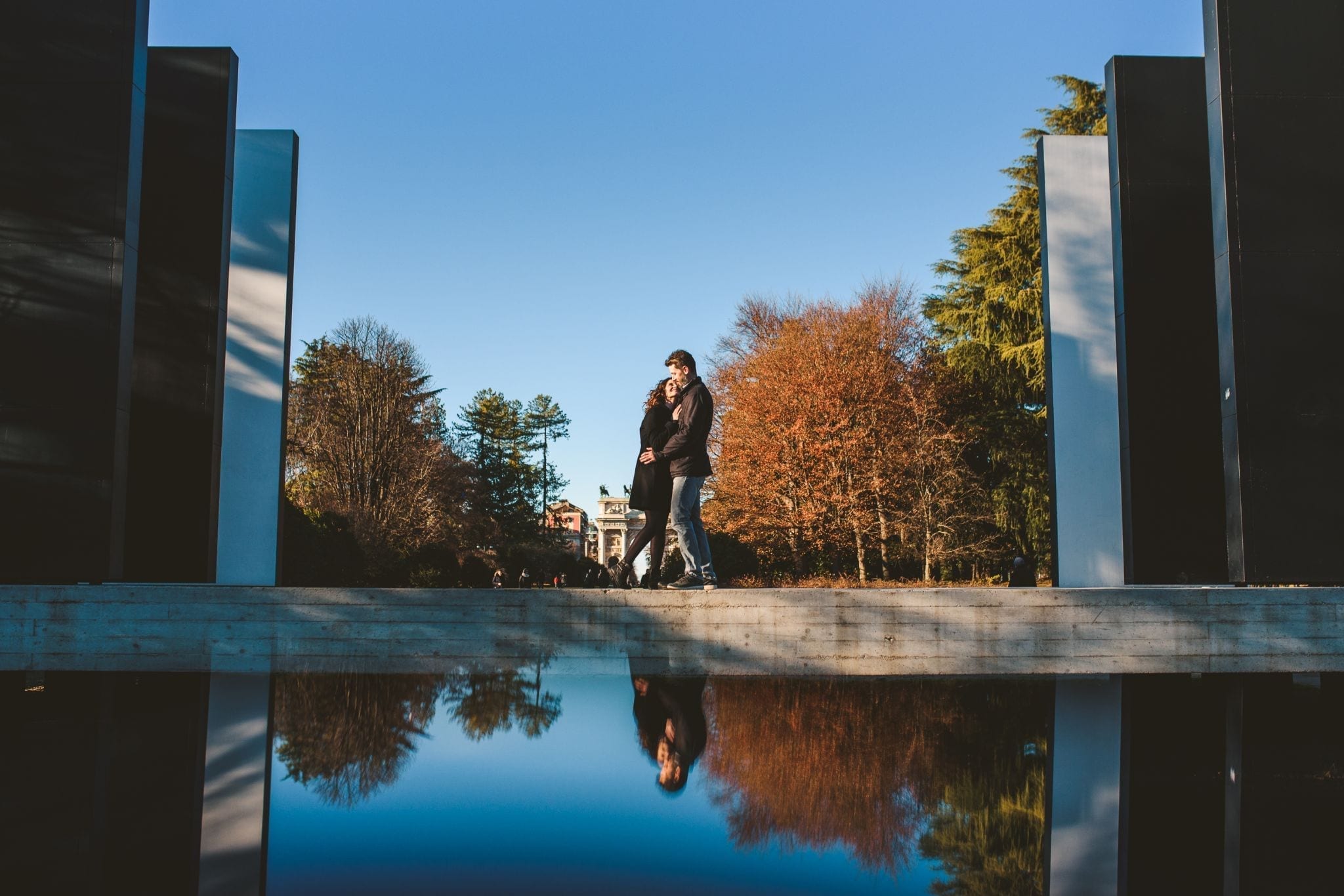 sessione engagement prematrimoniale milano parco castello fotografo matrimonio artistico spontaneo elegante intimo creativo lamperti