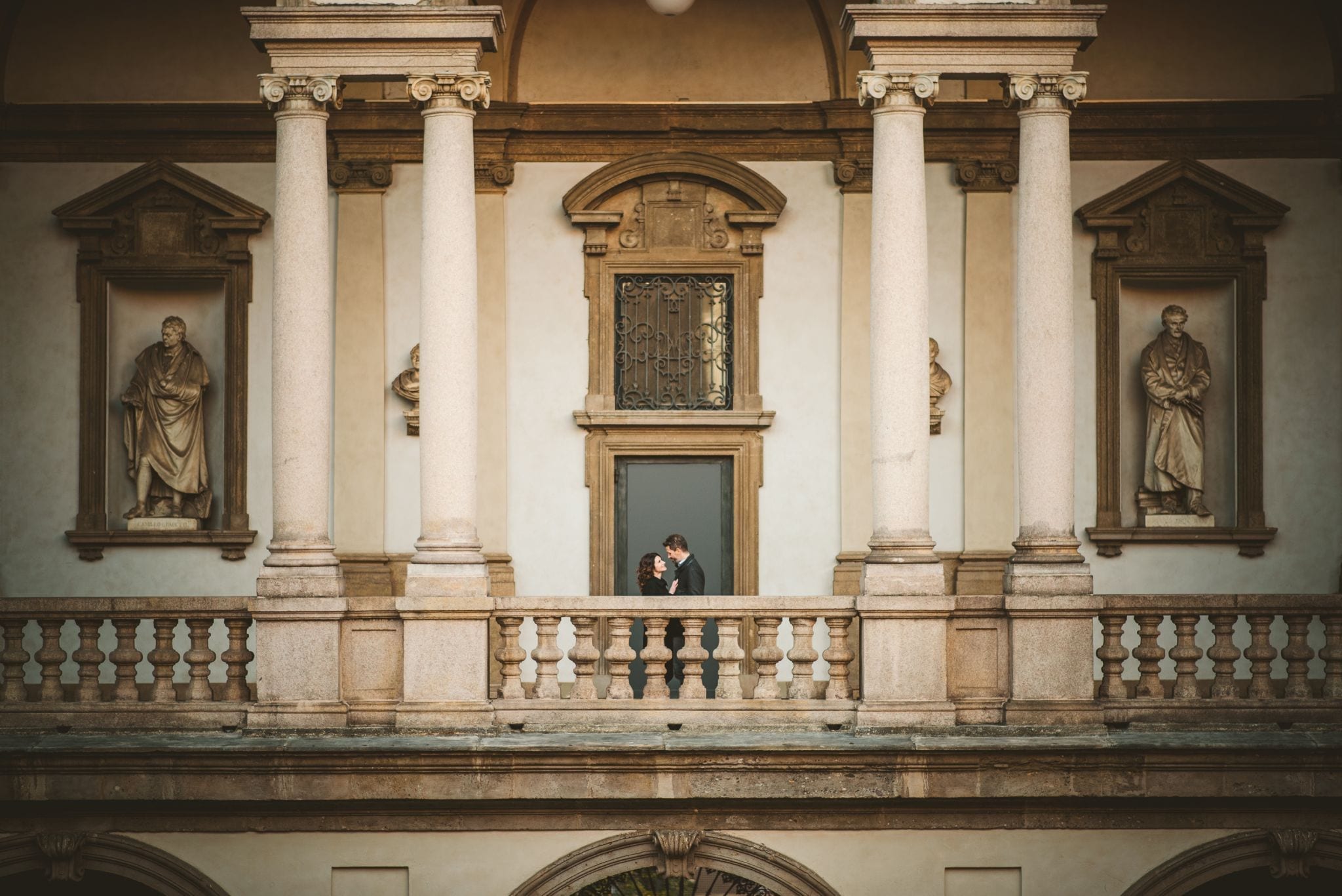 sessione engagement prematrimoniale milano fotografo matrimonio artistico spontaneo elegante intimo creativo lamperti