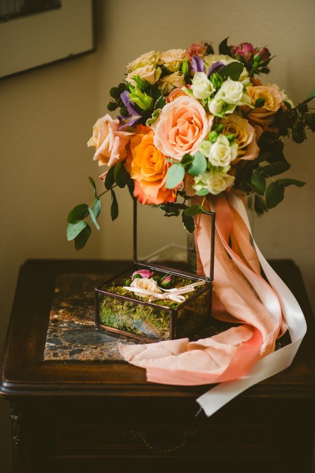 Bouquet elegante della sposa durante il matrimonio Villa Bossi Varese.