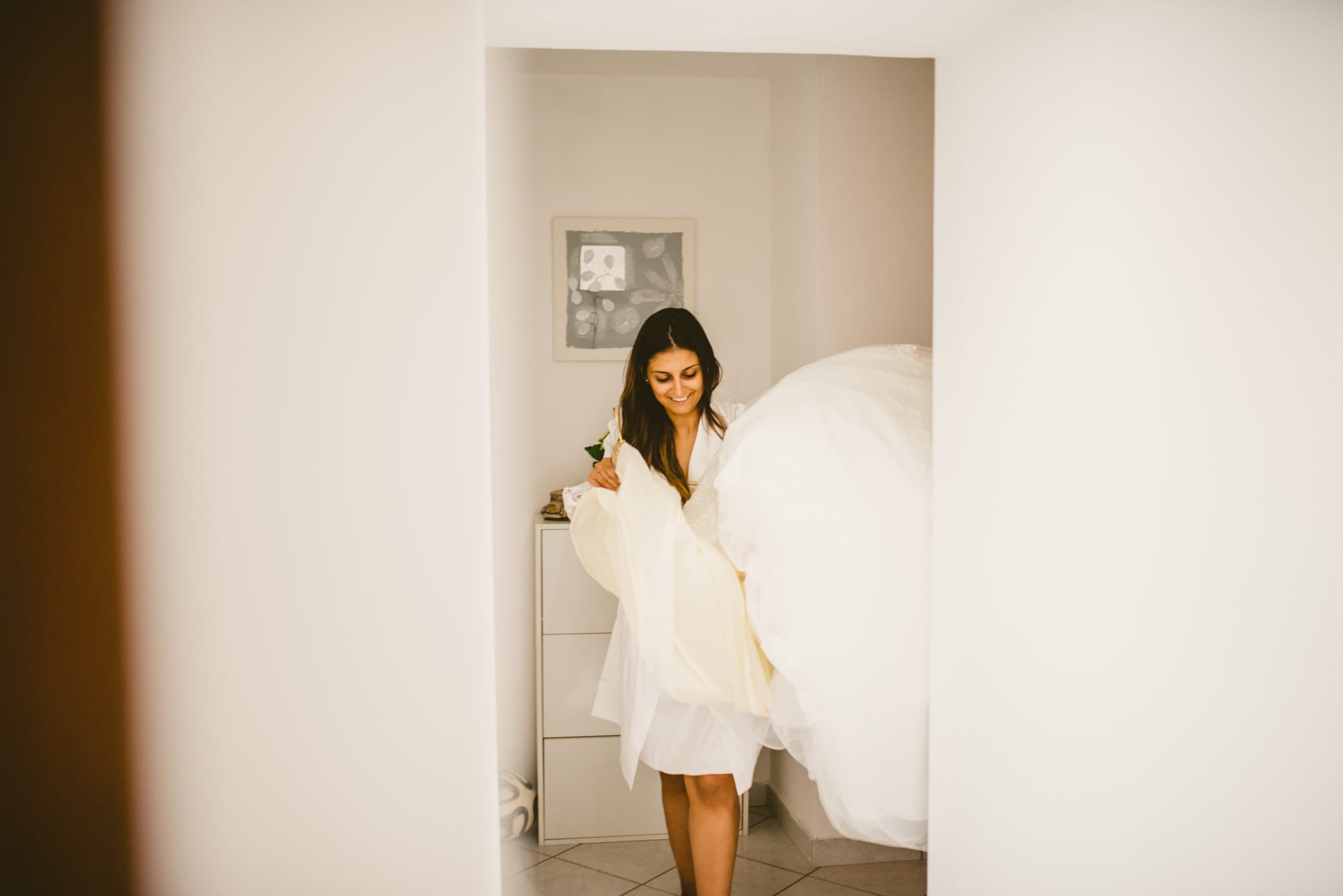 Fotografo Matrimonio Elegante a Villa Monte Morone preparazione sposa