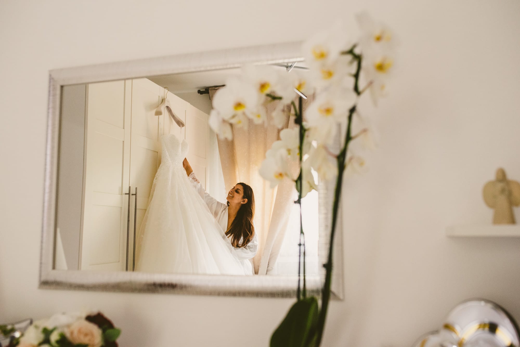 Fotografo Matrimonio Elegante a Villa Monte Morone preparazione sposa