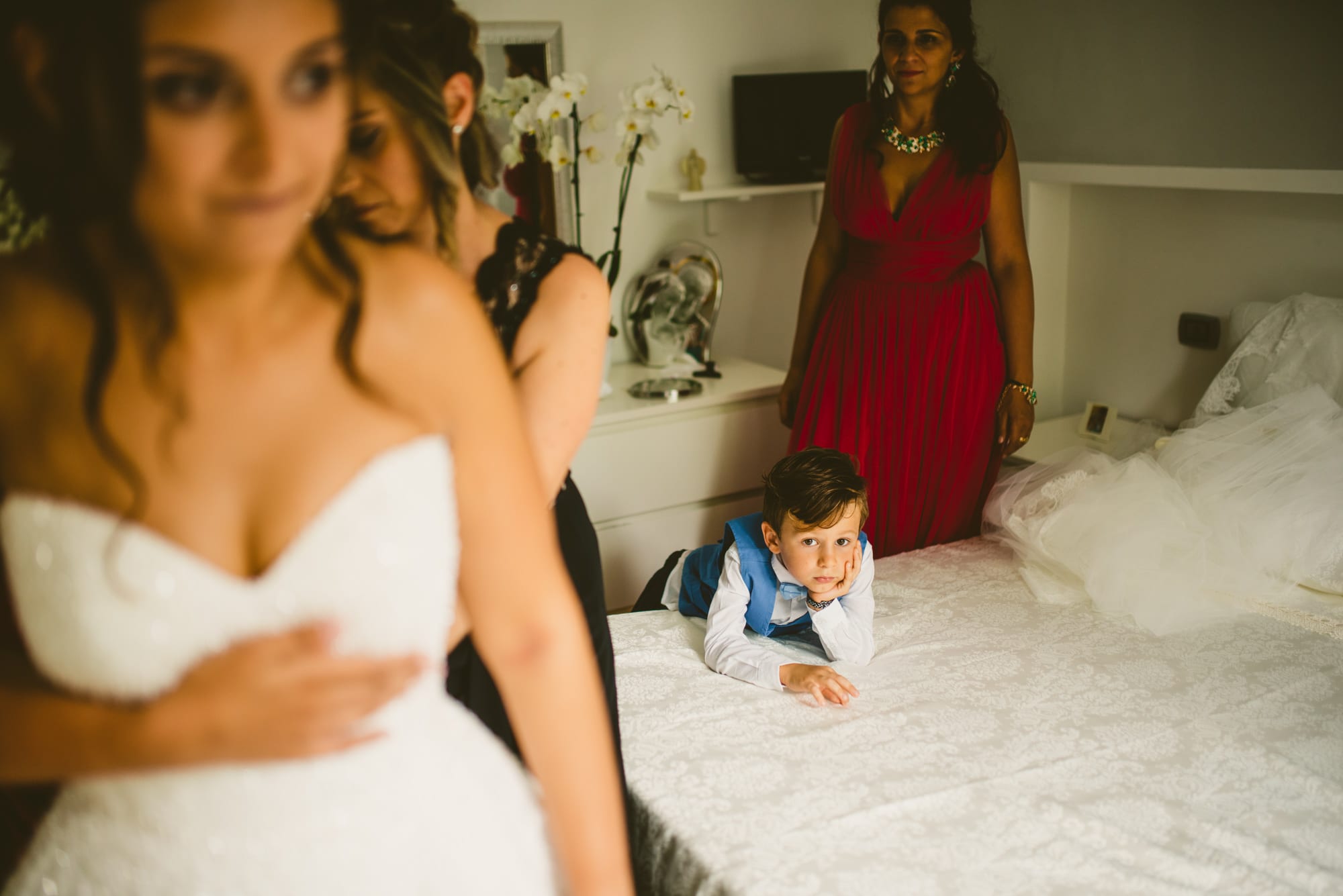 Fotografo Matrimonio Elegante a Villa Monte Morone preparazione sposa