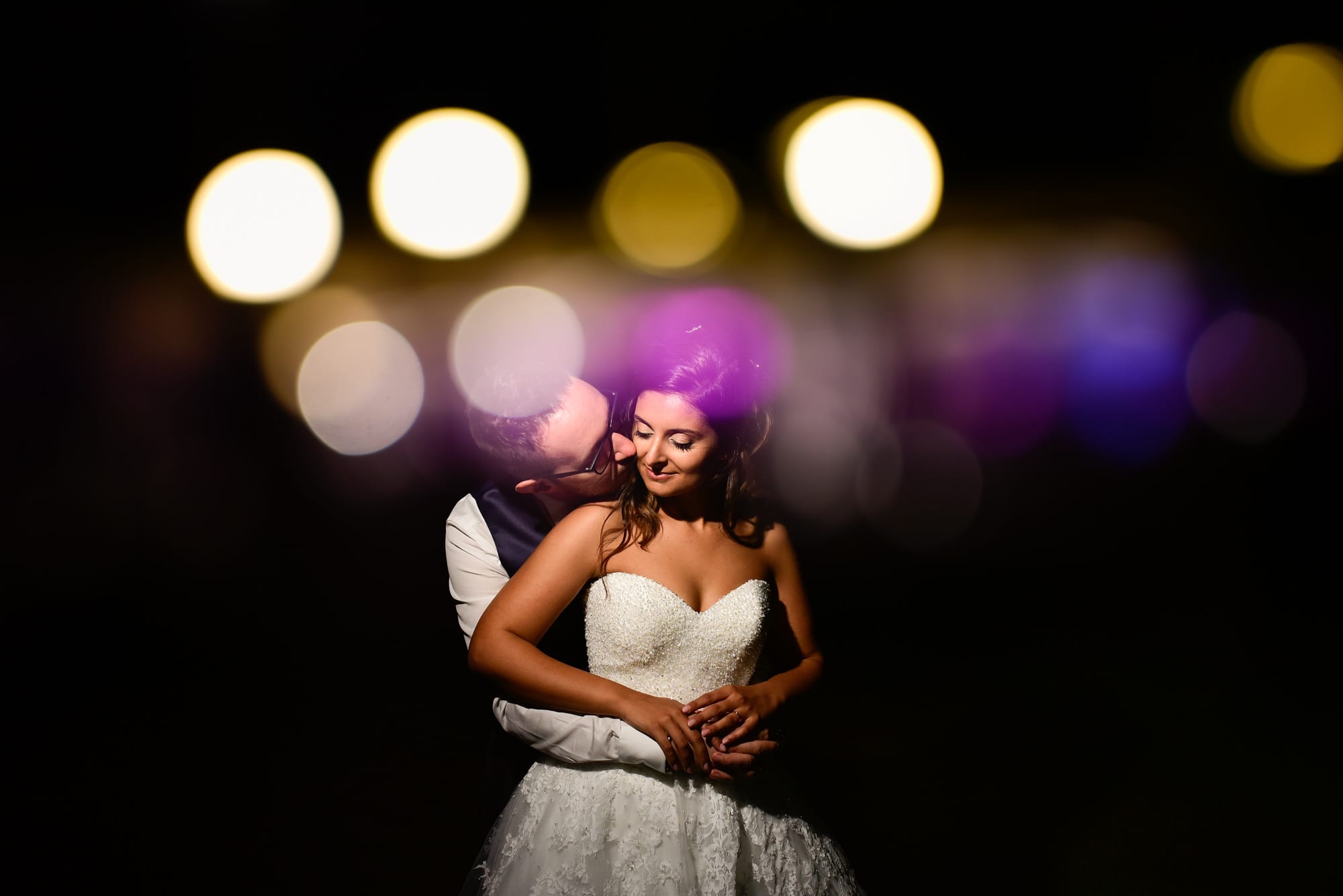 Fotografo Matrimonio Elegante a Villa Monte Morone ritratto creativo sposi