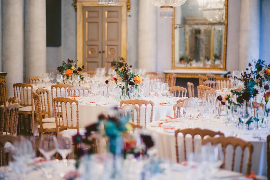 Fotografo matrimonio Villa Panza: vista panoramica della sala allestita, tra le Migliori Location Matrimonio Varese.