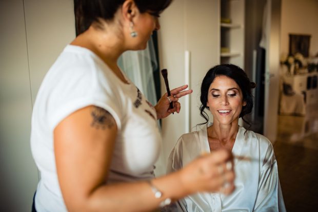 preparazione sposa Fotografo matrimonio Villa Giannone Santuario di Saronno elegante spontaneo reportage moderno varese lamperti