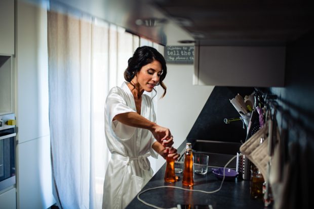 preparazione sposa Fotografo matrimonio Villa Giannone Santuario di Saronno elegante spontaneo reportage moderno varese lamperti
