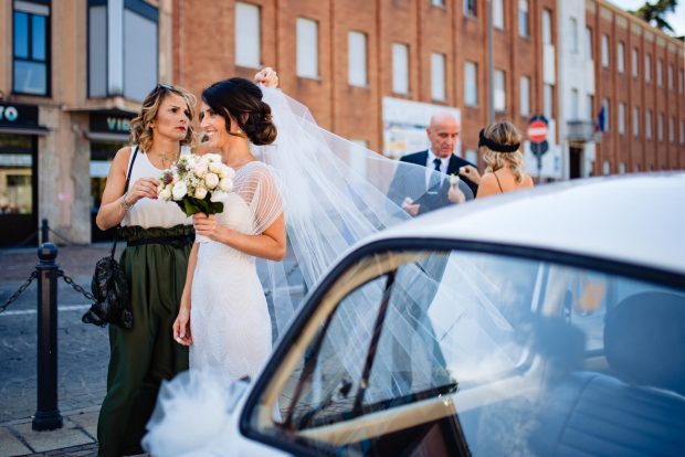 abito sposa Fotografo matrimonio Villa Giannone Santuario di Saronno elegante spontaneo reportage moderno varese lamperti