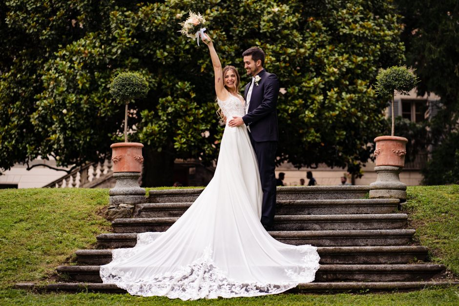 Sposi a Villa Parravicino Sossnovsky, giardino sul Lago di Como.