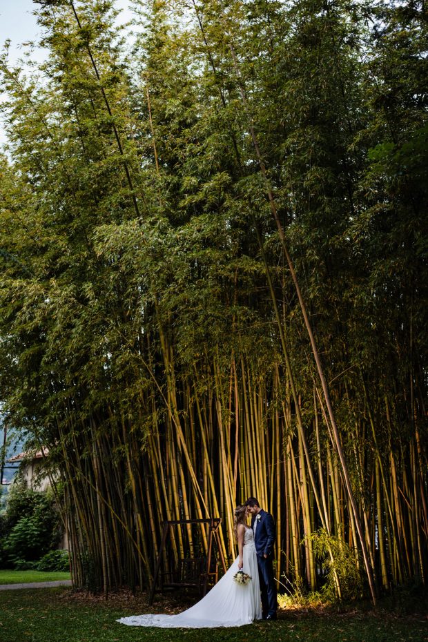 Ritratto romantico degli sposi Marika e David a Villa Parravicino Sossnovsky, Varese