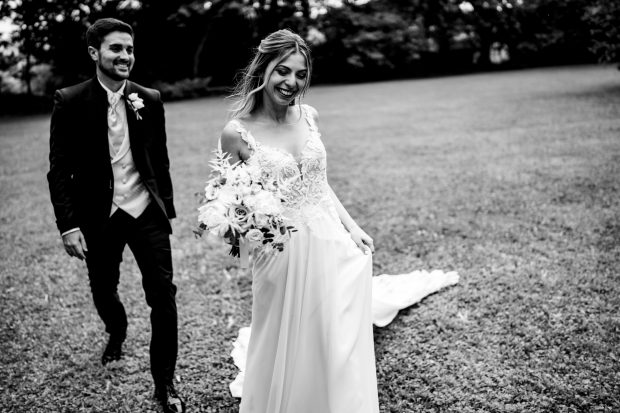 Marika e David sorridenti durante il servizio fotografico di matrimonio a Varese