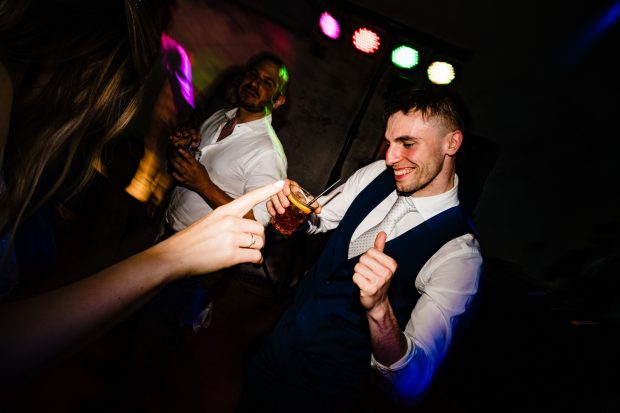 Il fratello della sposa scatenato durante il ricevimento di Marika e David