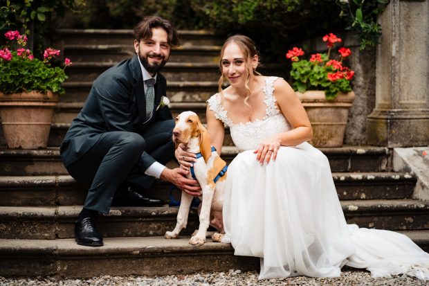 Patrizia e Manlio insieme in un ritratto romantico. Scatto realizzata da Paolo Lamperti Photographer Fotografo matrimonio Varese e Tenuta Frizzoni.