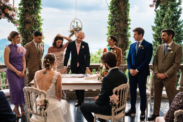 Cerimonia civile di Patrizia e Manlio alla Tenuta Frizzoni. Scatto realizzata da Paolo Lamperti Photographer Fotografo matrimonio Varese e Tenuta Frizzoni.