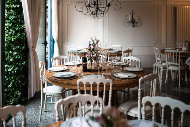Vista dell'interno della sala del ricevimento a Tenuta Frizzoni. Scatto realizzata da Paolo Lamperti Photographer Fotografo matrimonio Varese e Tenuta Frizzoni.