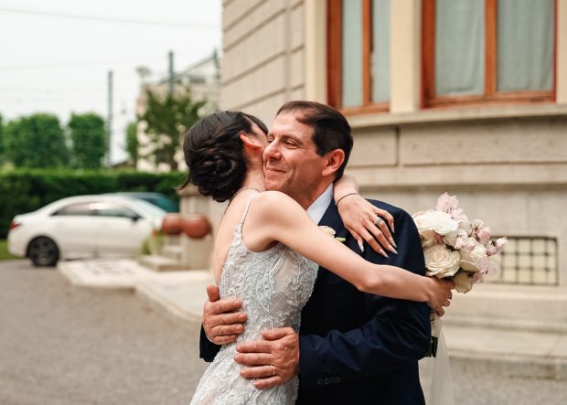 Valentina e suo padre si preparano per il primo sguardo