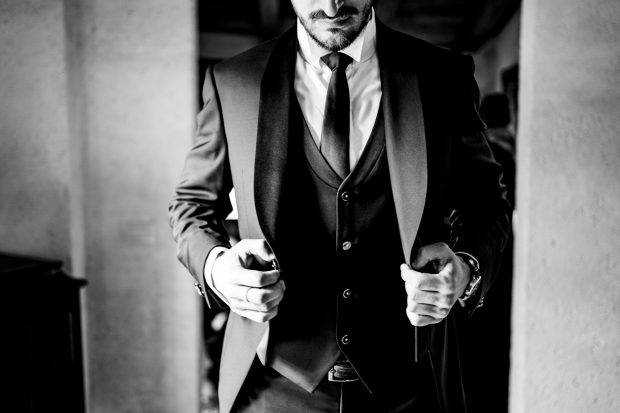 Dettaglio abito del sposo – fotografo matrimonio Mulino dell’Olio