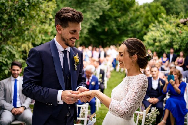 Scambio degli anelli durante la cerimonia – fotografo matrimonio Mulino dell’Olio