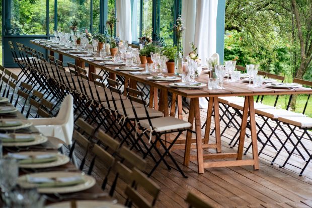 Vista larga dei tavoli imperiali – fotografo matrimonio Mulino dell’Olio