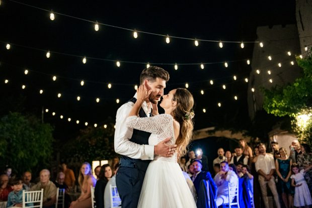 Dettaglio degli sposi che ballano – fotografo matrimonio Mulino dell’Olio