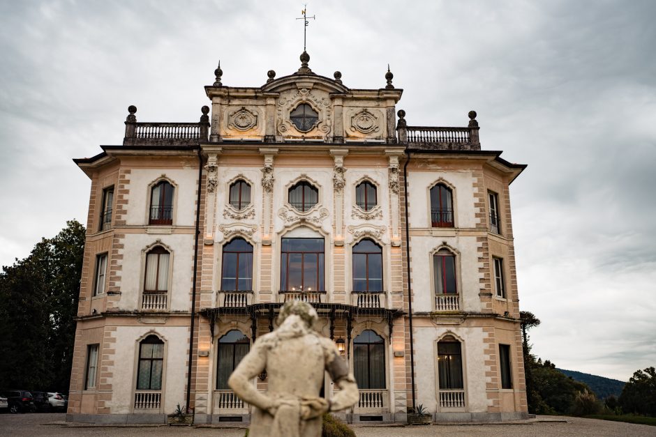 Vista esterna di Villa Borghi, location per matrimoni sul lago