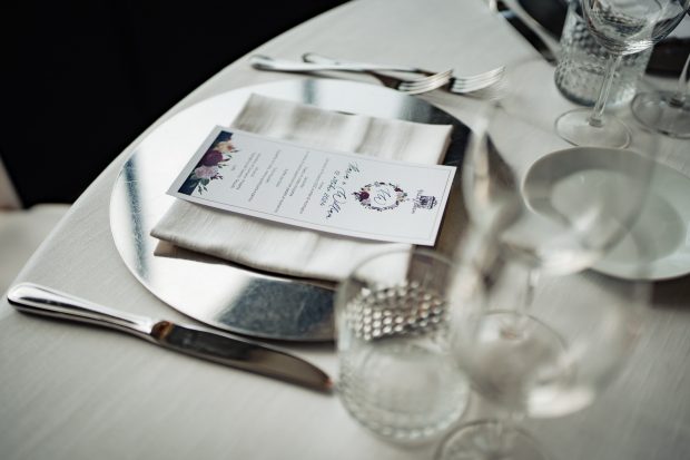 Dettaglio del menu personalizzato per il ricevimento di nozze a Villa Borghi – Fotografo matrimonio Varese Villa Borghi