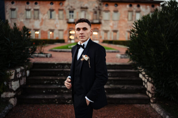 Sposo ritratto a colori da Paolo Lamperti fotografo matrimonio