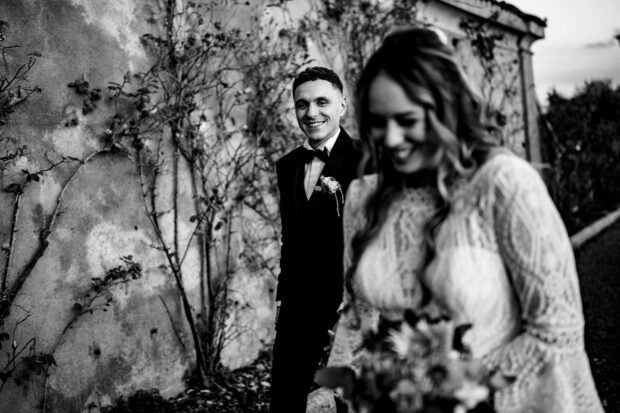 Risata spontanea dello sposo fotografata da Paolo Lamperti