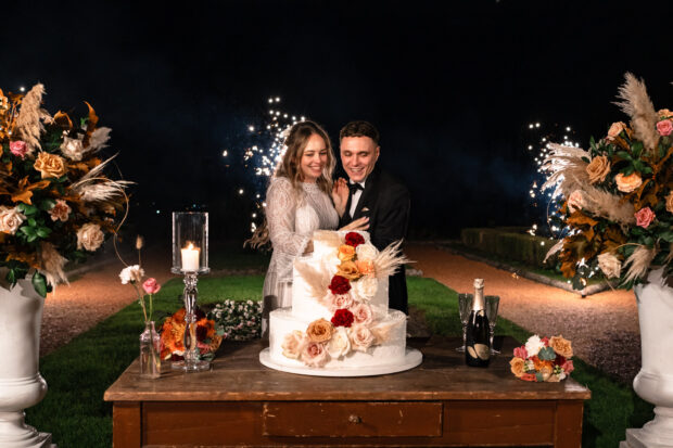 Momento del taglio della torta da Paolo Lamperti fotografo matrimonio