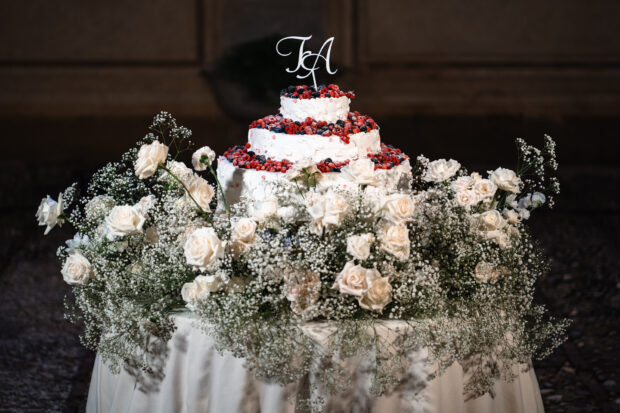 La torta nuziale decorata per il matrimonio a Villa Gaia Gandini.