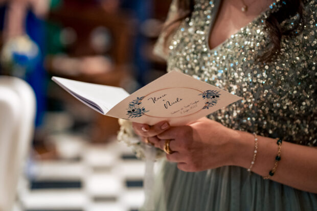 Dettaglio del libretto della messa durante il matrimonio al Santuario del Santo Crocifisso.