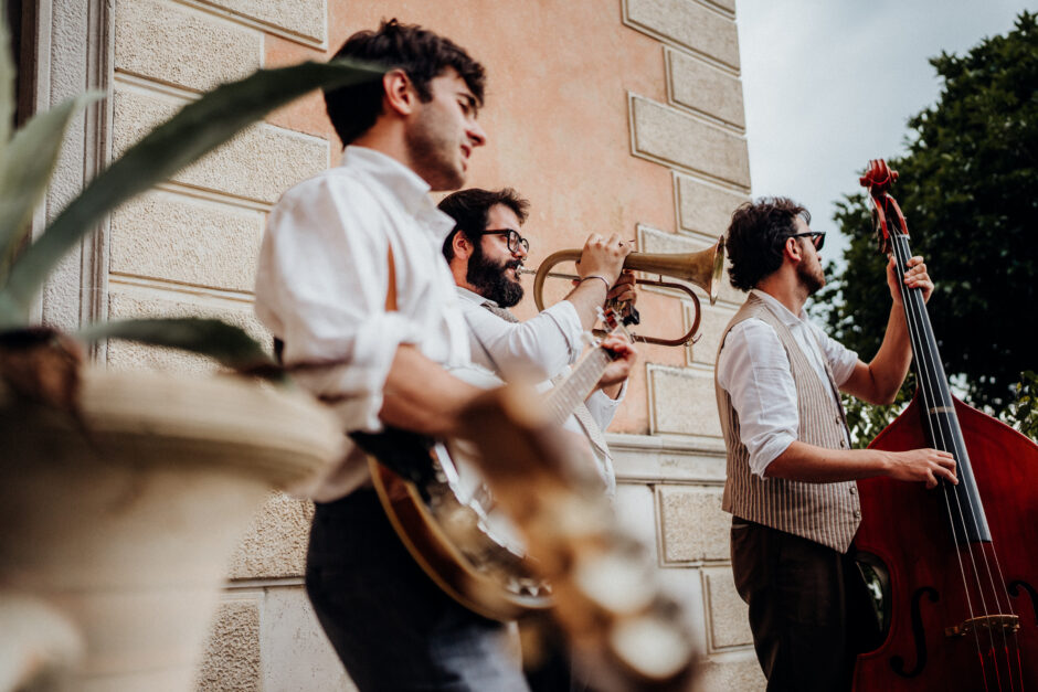 Seven Seas Orchestra suona dal vivo all’aperitivo di Carolina e Giulio